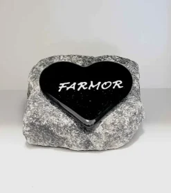 Farmor, Sort Glashjerte På Granitsten