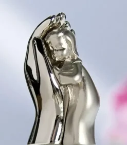 Figur: Barn i Guds hånd