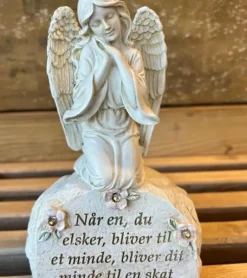 Gravpynt, Engel på sten med solceller