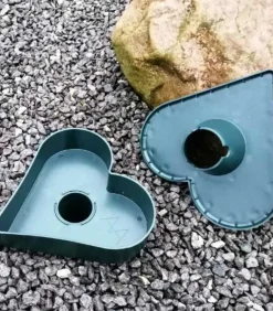 Gravvase udformet som hjerte i plast, 2 L vand, grøn