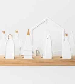 Julekrybbe i hvidt porcelæn