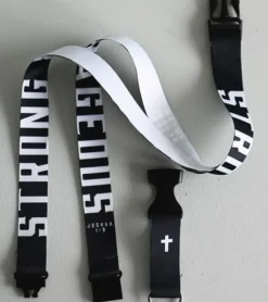 Keyhanger: Strong & courageous