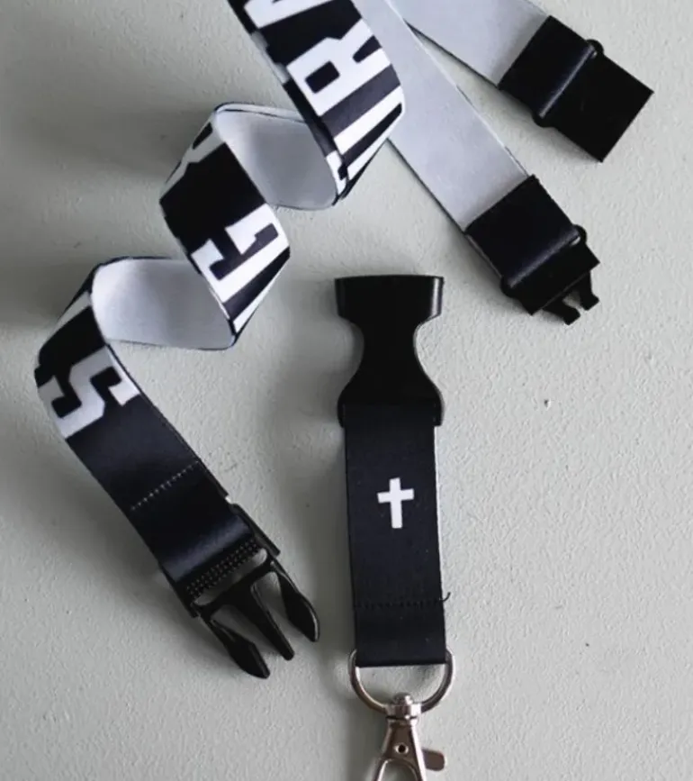 Keyhanger: Strong & courageous