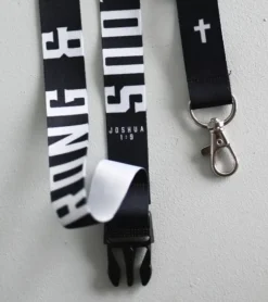 Keyhanger: Strong & courageous