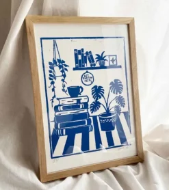 Linoleumstryk: Det Blir Som Det Blir, A4 Plakat, Blå