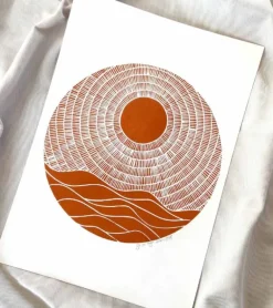 Linoleumstryk, Se nu stiger solen, Okker, A3 Plakat