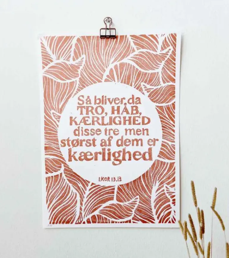 Linoleumstryk: Tro, Håb og Kærlighed, A3 Plakat, Okker