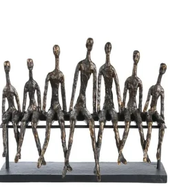 Skulptur: Familie med 5 børn på bænk