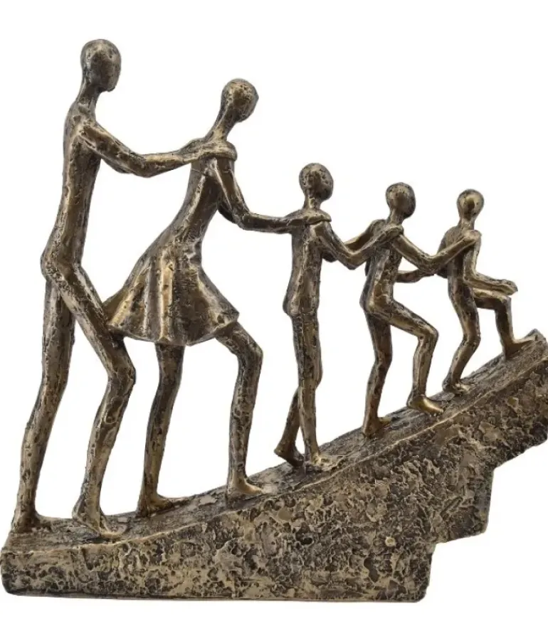 Skulptur Familie med tre børn på bakke