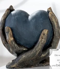Skulptur: Hjerte i hænder