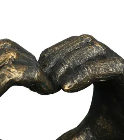 Skulptur, Hjerte lavet af hænder