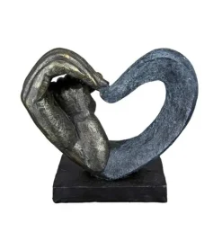 Skulptur, Hjerte med barn og voksen hænder