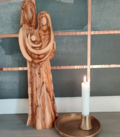Skulptur: Julekrybbe i oliventræ, 40 cm