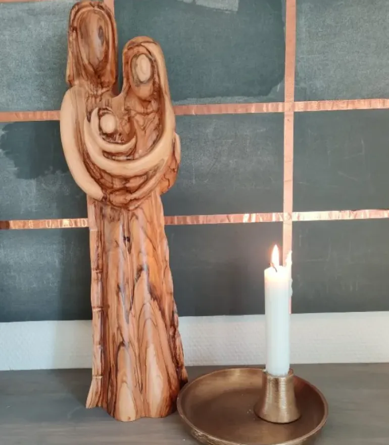 Skulptur: Julekrybbe i oliventræ, 40 cm